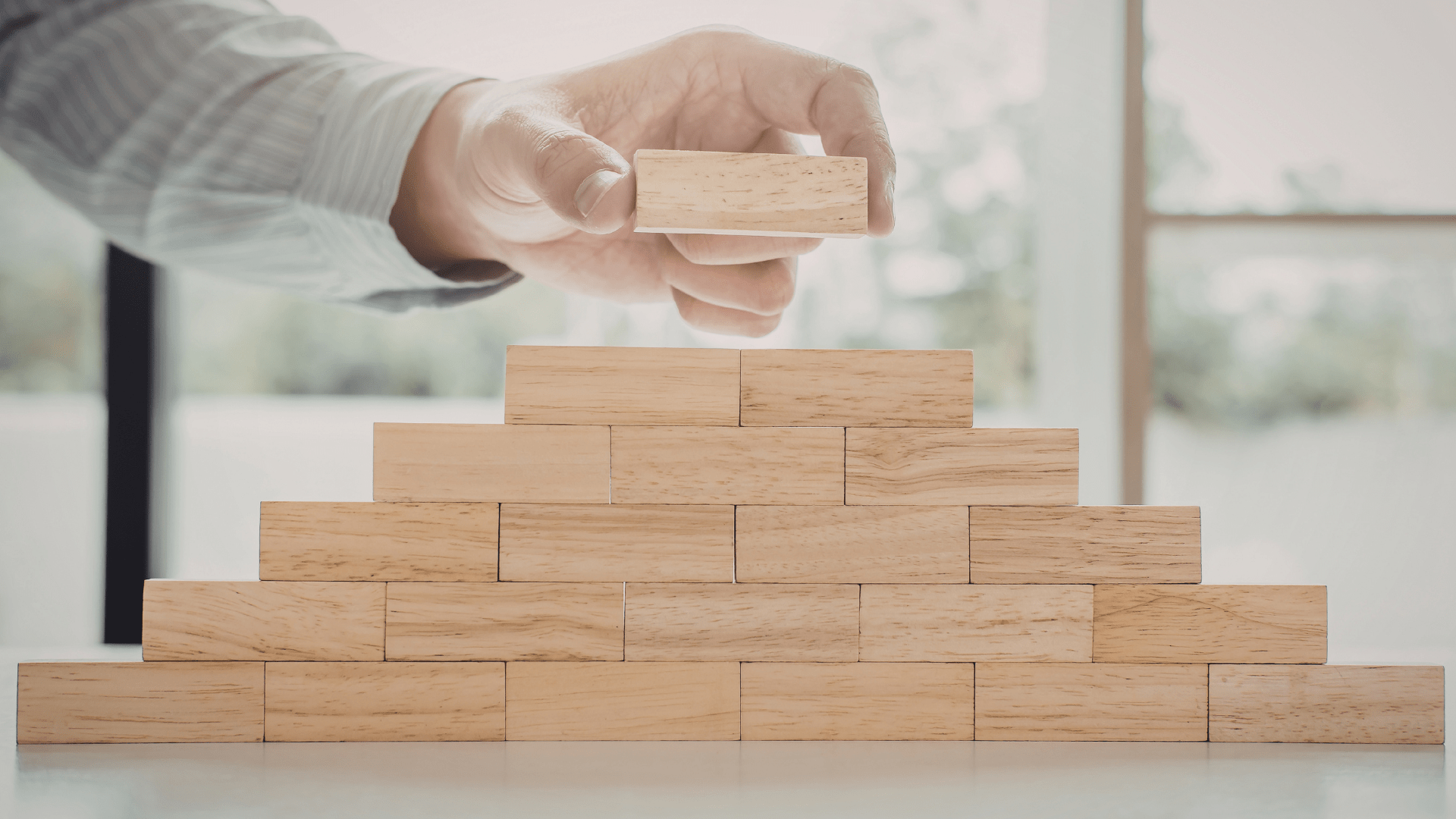 Entenda o que é a Pirâmide de Kelsen e seu impacto na gestão de frotas!